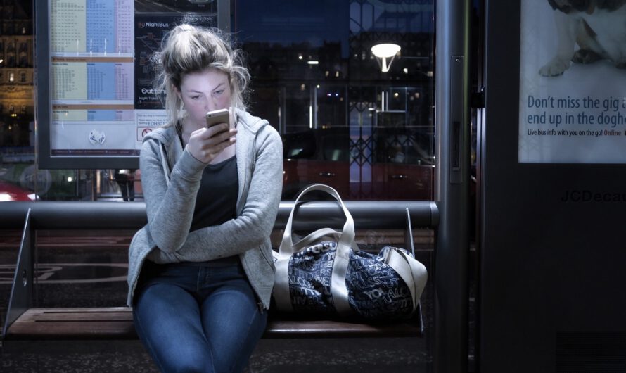 Embriagado de Likes: Navegando entre la Libertad y la Servidumbre en el Cruce de las Redes Sociales