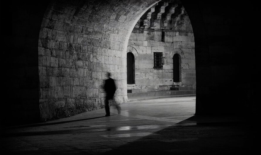 Caos y detenciones tras descubrimiento de un túnel secreto bajo una sinagoga en Nueva York