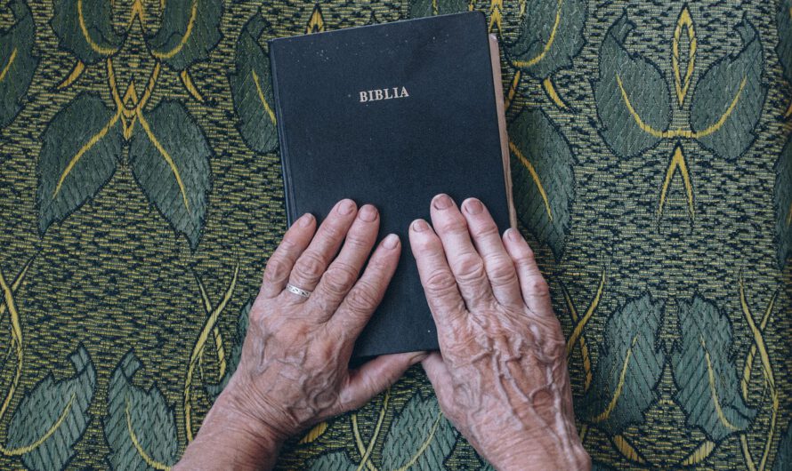 Bíblia etíope que contiene textos prohibidos que les faltan a las escrituras