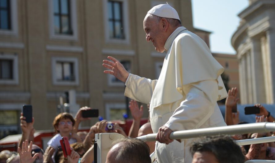 Papa Francisco: «El placer sexual, que es un don de Dios, se ve socavado por la pornografía»