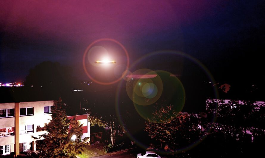 Piloto mexicano revela que hay un ovni gigante observándonos