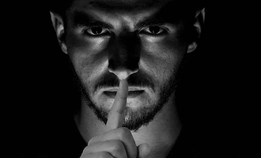 “Desinformación”: el nuevo mantra de las élites para lograr el control social e imponer la censura