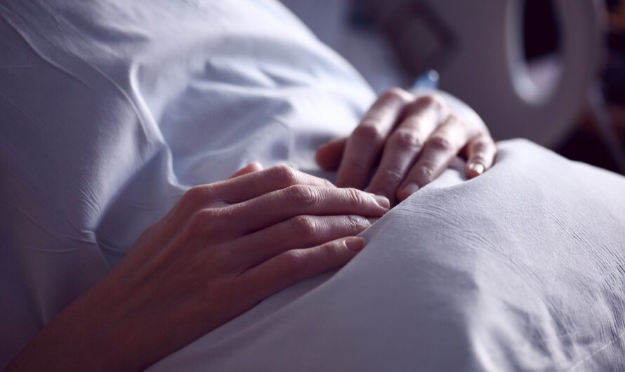 Denuncian que pacientes ancianos son «tratados como animales» en hospitales británicos abrumados