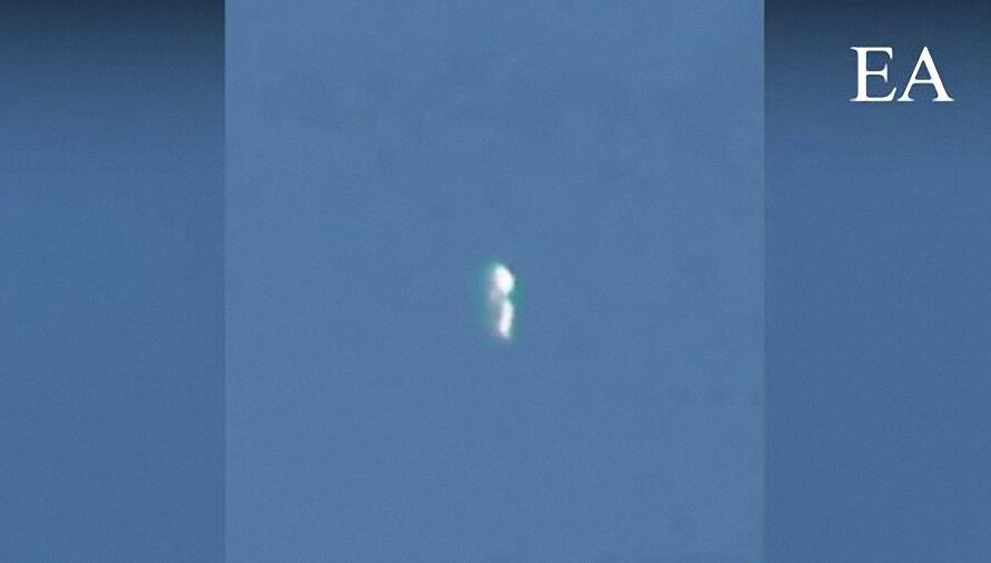 La extraña figura humanoide en el cielo de Sequoia Park California