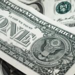 La marca de los amos del mundo: ¿Un alien en el dólar?