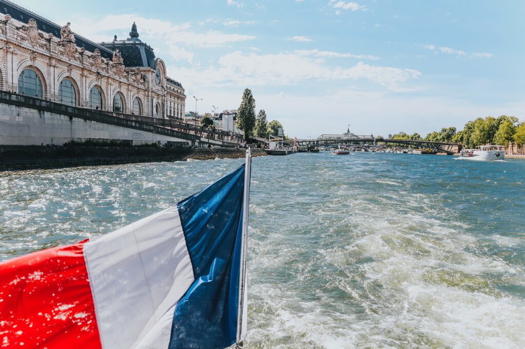 Sacan de París a cientos de personas sin hogar a pocos días de los JJ.OO.