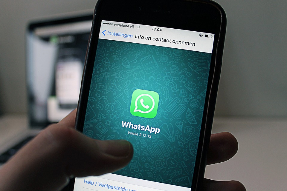 Confirmado por Zuckerberg: la CIA puede leer sus mensajes de WhatsApp